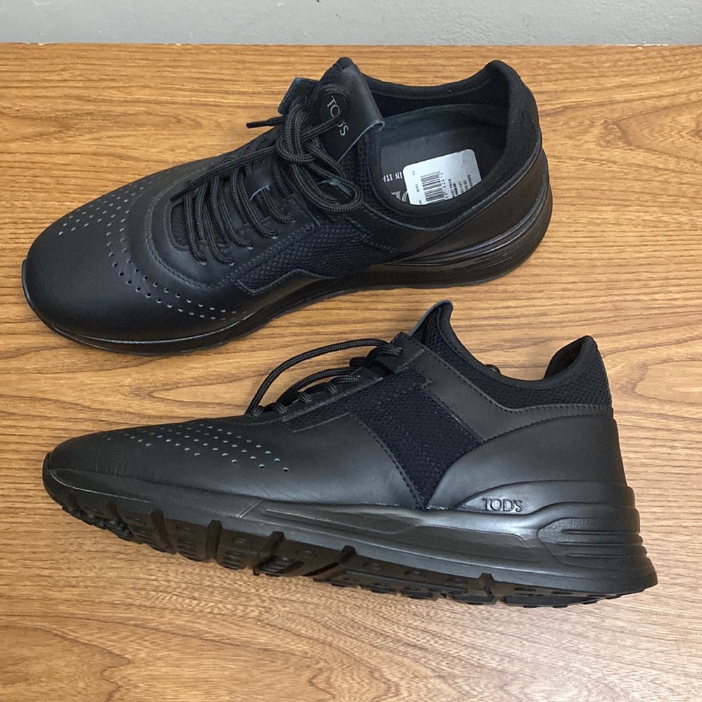 TOD’S sneaker NWOB